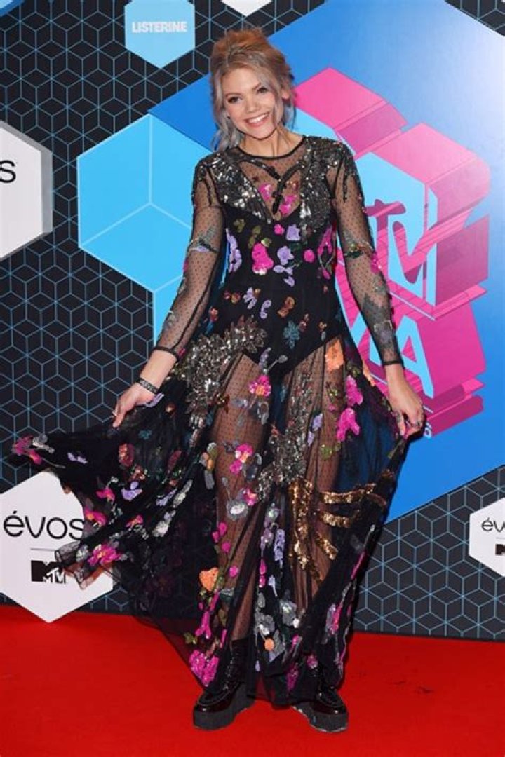 2016 Europe Music Awards Red Carpet Photos — See The EMA Pictures
