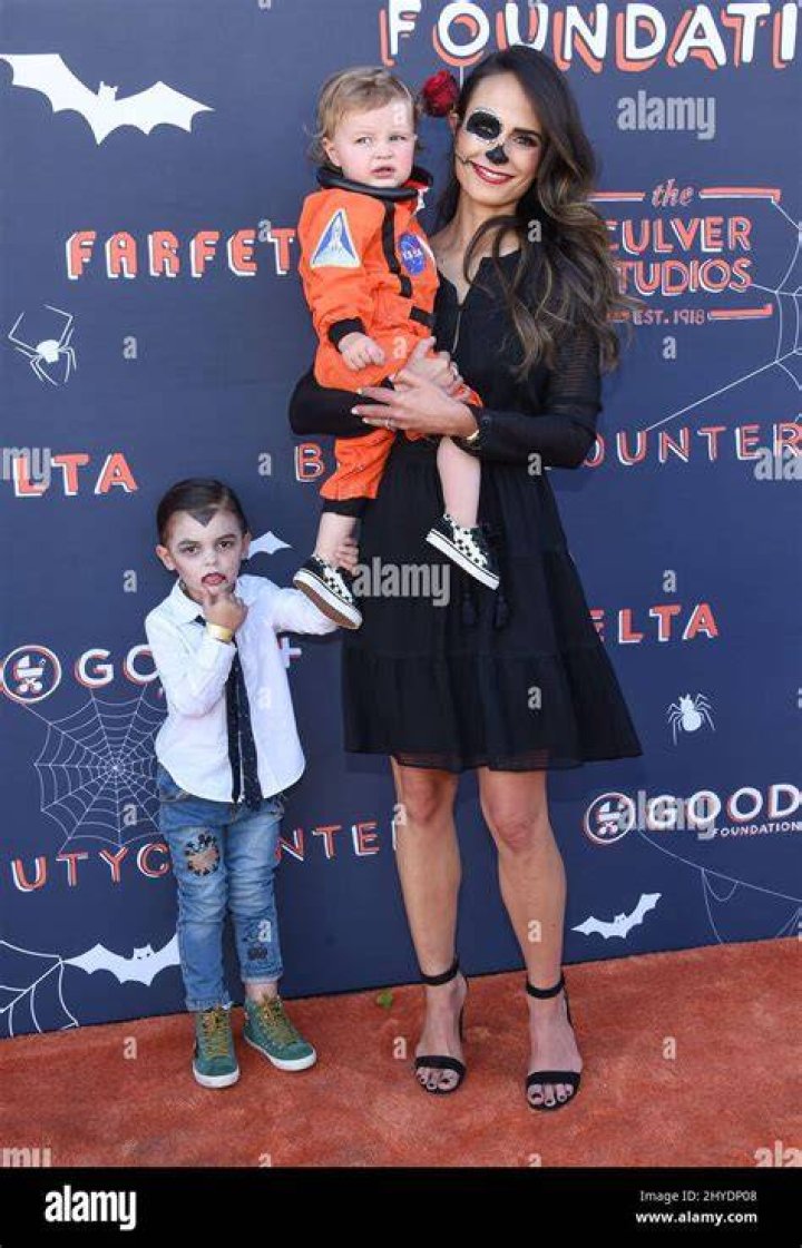 2017 GOOD+ Foundation Halloween Bash in LA.Pictured: Jordana Brewster and son Rowan Brewster-Form,Jerry Seinfeldwife Jessica SeinfeldSarah Michelle GellarSarah Jane MorrisJordana Brewsterkids Julian Form-BrewsterRowan Brewster-Formson Rowan Brewster-FormSebastian ManiscalcofamilyRef: SPL1607408 221017 NON-EXCLUSIVEPicture by: SplashNews.comSplash News and PicturesUSA: +1 310-525-5808London: +44 (0)20 8126 1009Berlin: +49 175 3764 Rights, No Belgium Rights, No Brazil Rights, No France Rights, No Japan Rights, No Netherlands Rights, No Poland Rights