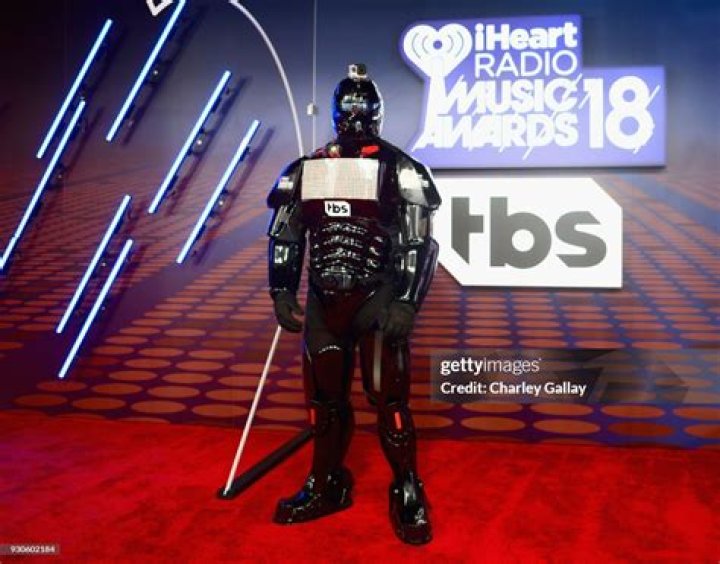 2018 iHeartRadio Music Awards Red Carpet Photos