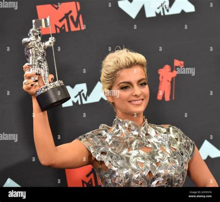 2019 MTV Video Music Awards red carpet arrivals, held at the Prudential Center in Newark, New Jersey. Pictured: Gigi Hadid,Bella Hadid Ref: SPL5111050 260819 NON-EXCLUSIVE Picture by: Thunder Kick Photos / SplashNews.com Splash News and Pictures USA: +1 310-525-5808 London: +44 (0)20 8126 1009 Berlin: +49 175 3764 166 World Rights