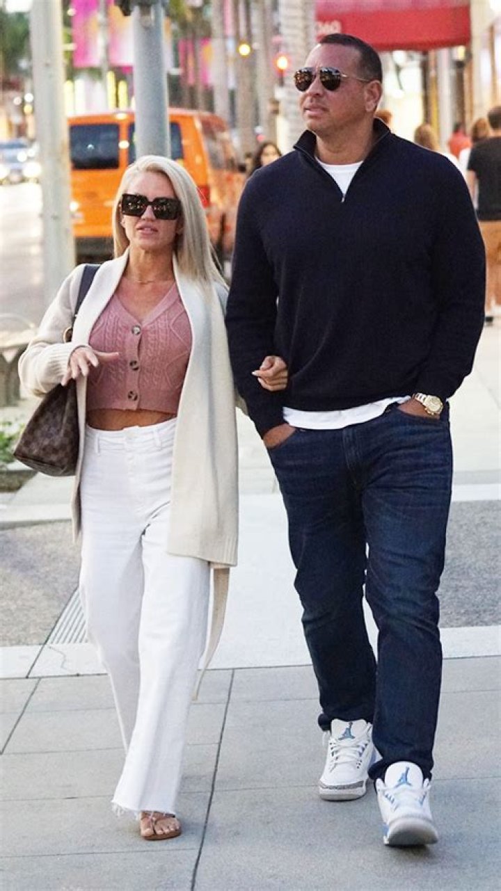 5 Things on Alex Rodriguez’ Rumored Girlfriend – Hollywood Life