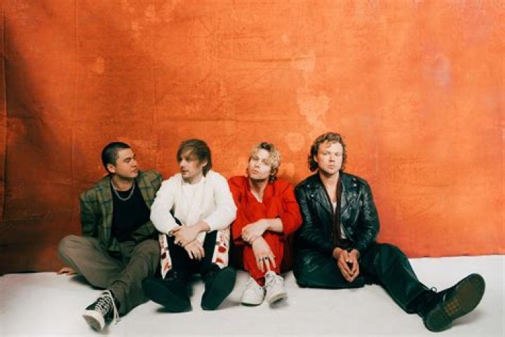 5SOS The Chainsmokers tour