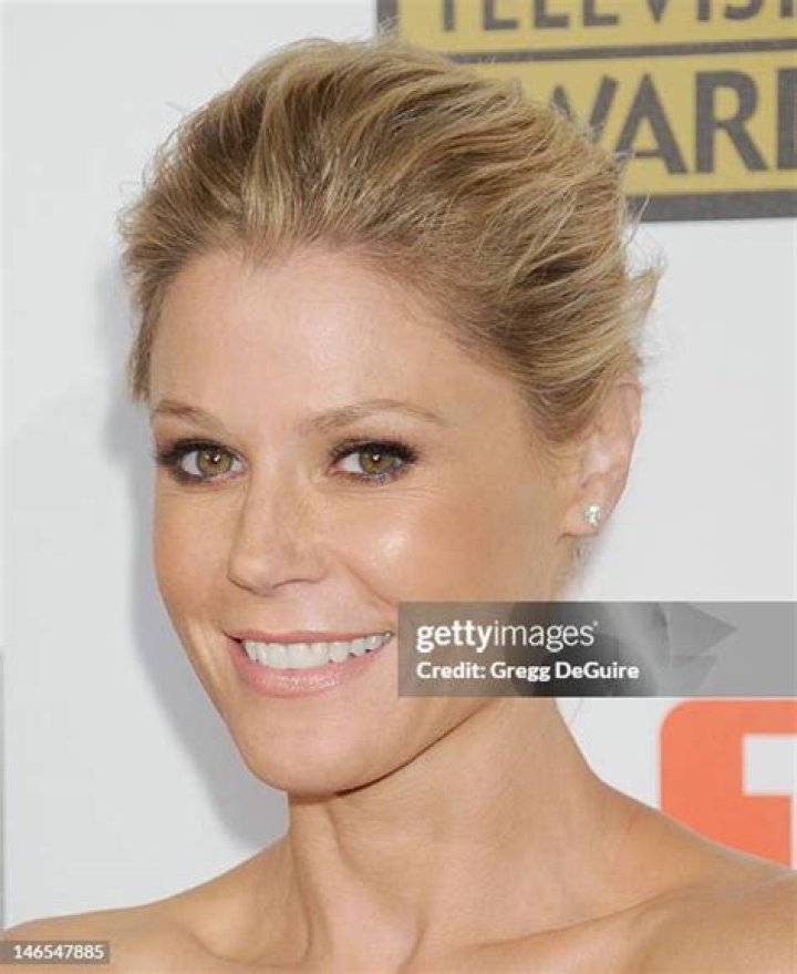 Actress Julie Bowen arrives at the Baby2Baby 10-Year Gala 2021 held at the Pacific Design Center on November 13, 2021 in West Hollywood, Los Angeles, California, United States. Baby2Baby 10-Year Gala 2021, West Hollywood, United States - 14 Nov 2021