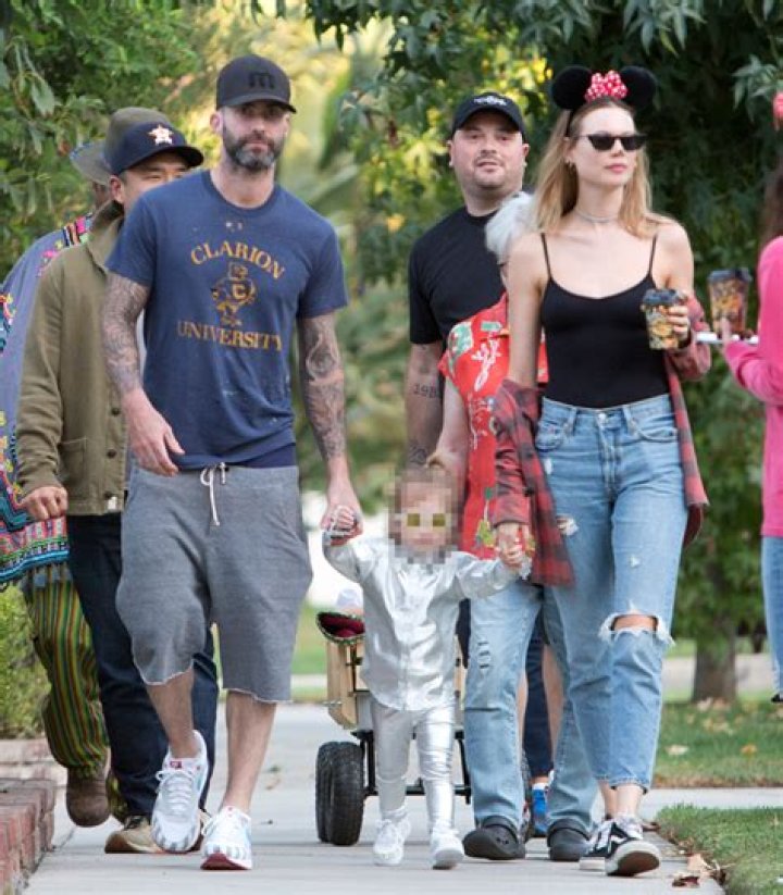 adam levine daughters