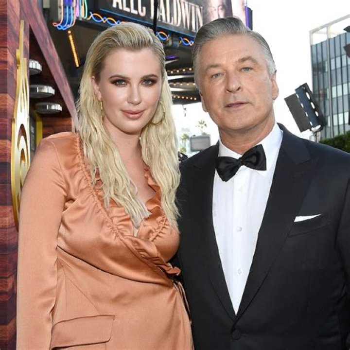Alec Baldwin, Mom & Wife In 1997