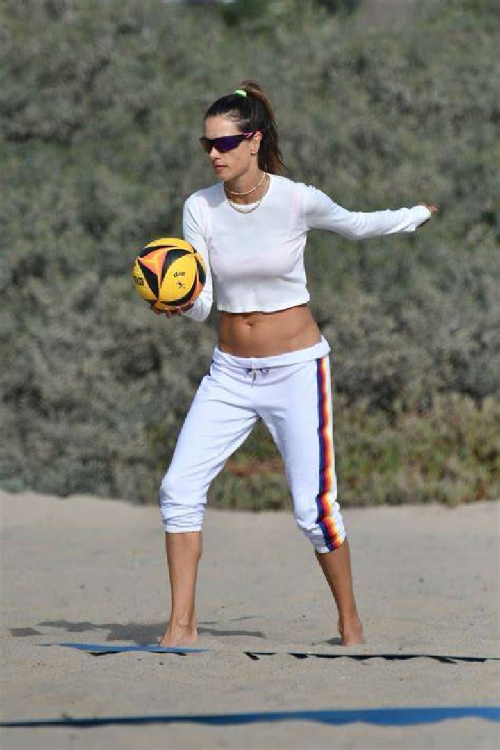 Alessandra Ambrosio playing volleyball in Pacific Palisades Pictured: Alessandra Ambrosio Ref: SPL5310361 140522 NON-EXCLUSIVE Picture by: SplashNews.com Splash News and Pictures USA: +1 310-525-5808 London: +44 (0)20 8126 1009 Berlin: +49 175 3764 166 World Rights, No France Rights, No Italy Rights, No Japan Rights