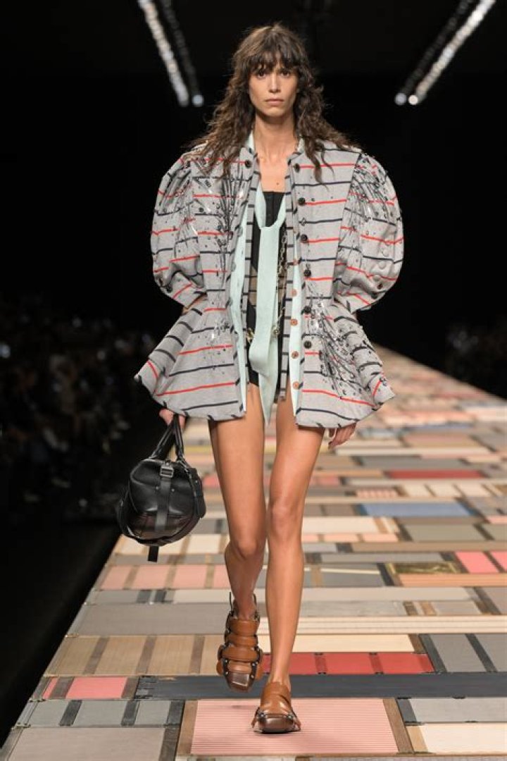 Alice + Olivia: Fashion Week Pics Of Fall 2015 Collection On The Runway