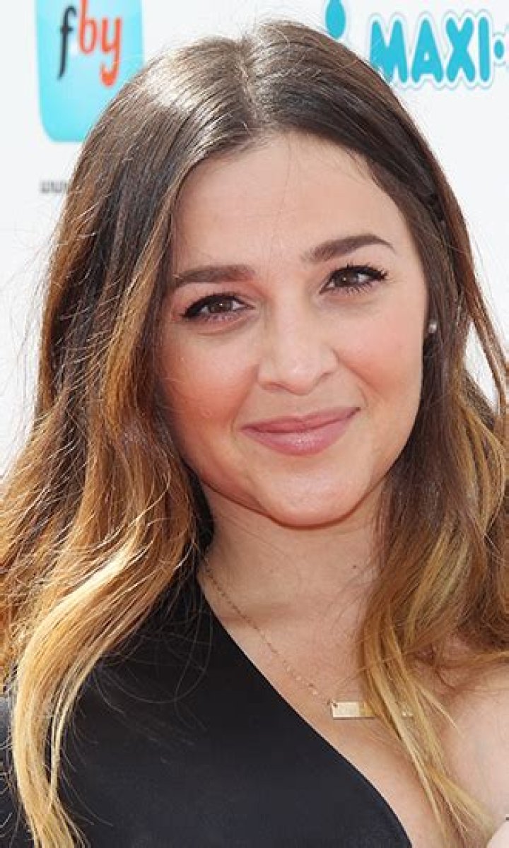 Alisan Porter Celebrity Profile – Hollywood Life