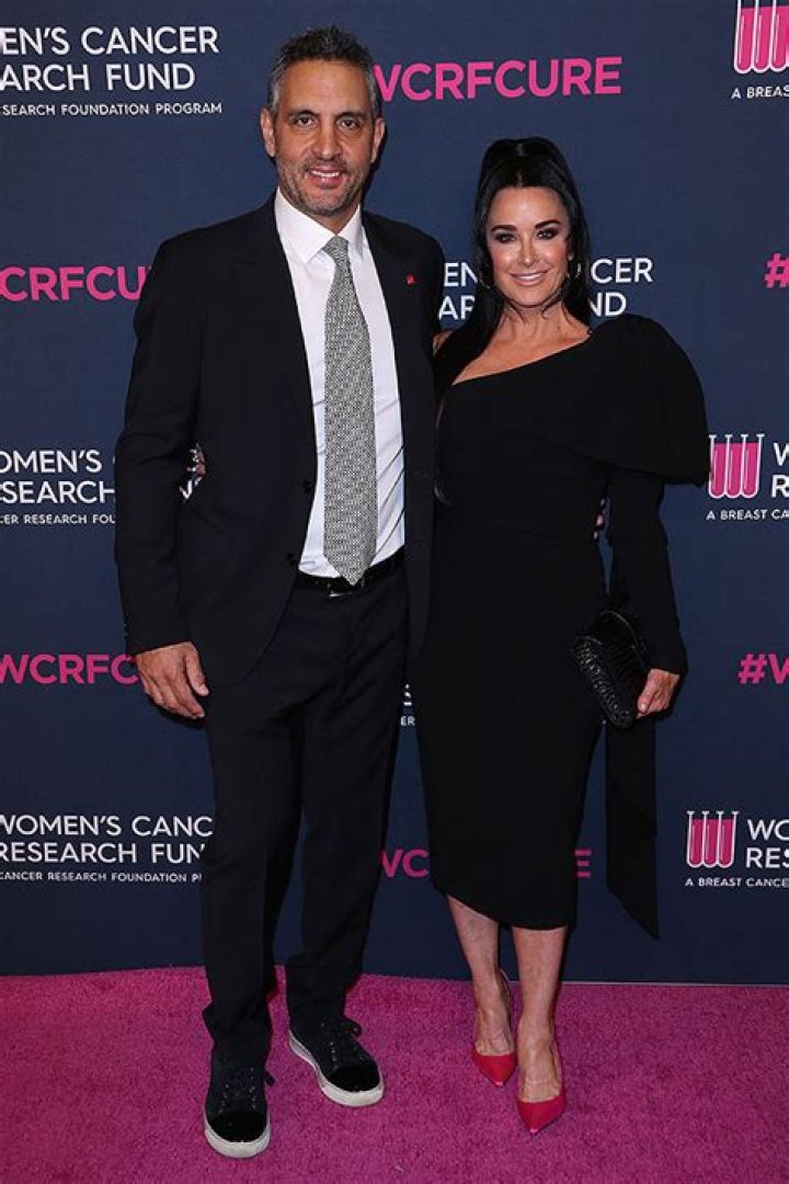 All About Mauricio Umansky & Her 1st Marriage – Hollywood Life
