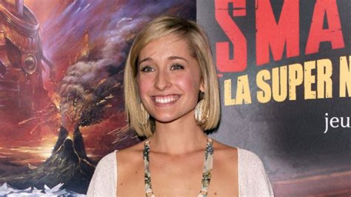 Allison Mack News, Photos and Videos – Hollywood Life