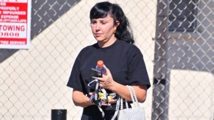 Amanda Bynes Rocks Crop Top & Leggings On Rare Outing After Reconciling With Fiance