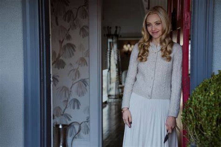 Amanda Seyfried Wears A Light Blue Gown