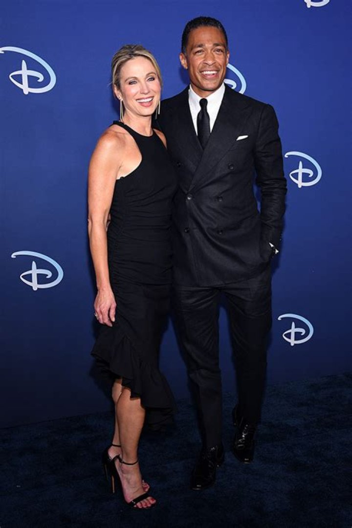 Amy Robach & T.J. Holmes In 1st Photos Since Leaving ABC – Hollywood Life