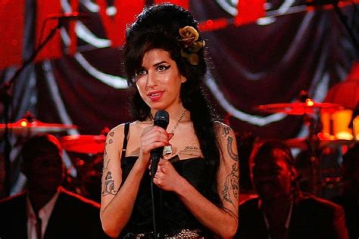 Amy Winehouse at the age of 2 in 1985 AMY WINEHOUSE - 1980S