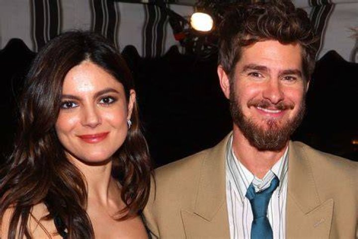 Andrew Garfield’s GF Reveals If They’re Together After Breakup Rumors – Hollywood Life