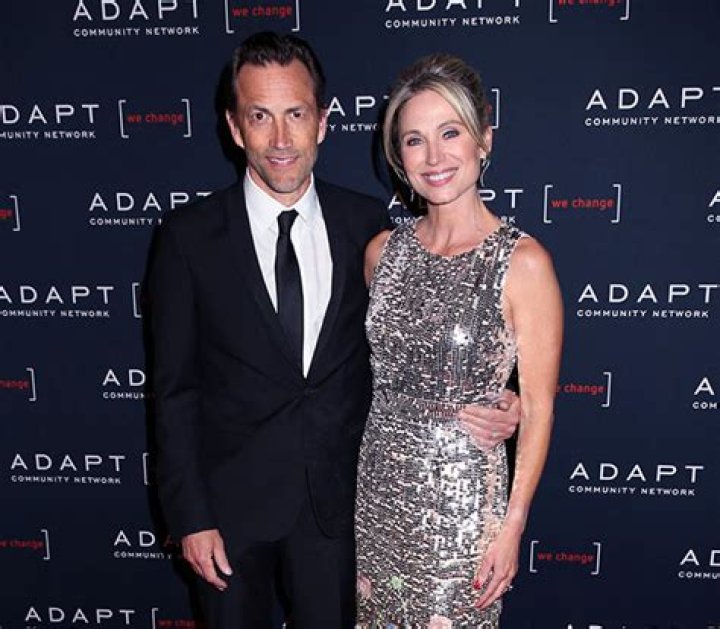 Andrew Shue Deletes Amy Robach From Instagram Amid T.J. Holmes Rumors – Hollywood Life