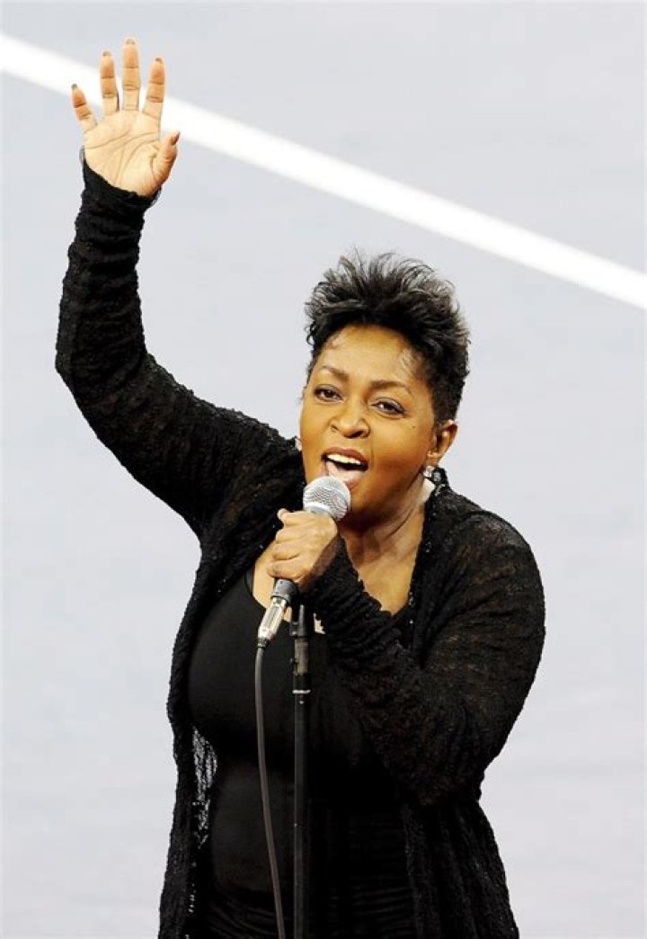 Anita Baker — PICS – Hollywood Life
