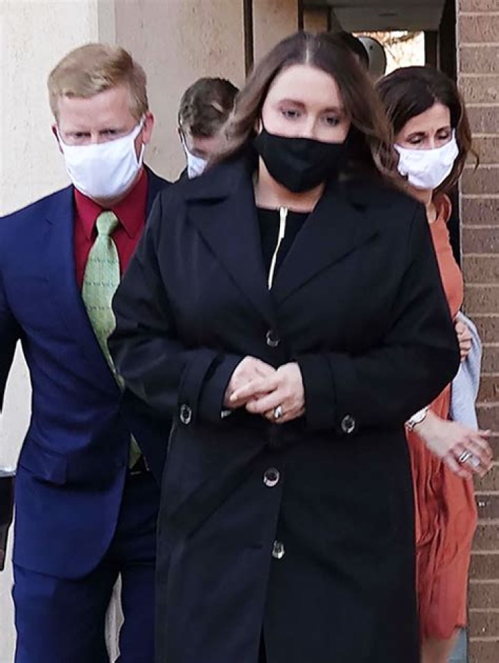 Anna Duggar Seen Leaving Court After Josh Is Guilty In Child Porn Case – Hollywood Life