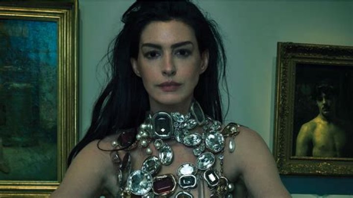anne hathaway topless