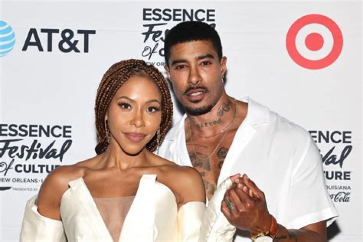 Are They Music’s New Couple? – Hollywood Life
