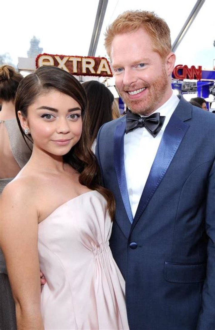 Ariel Winter Looks All Grown Up In Plunging Red Top On ‘Modern Family’ Set — Pic