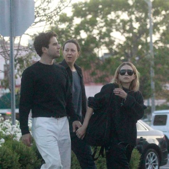 Ashley Olsen Celebrity Profile – Hollywood Life