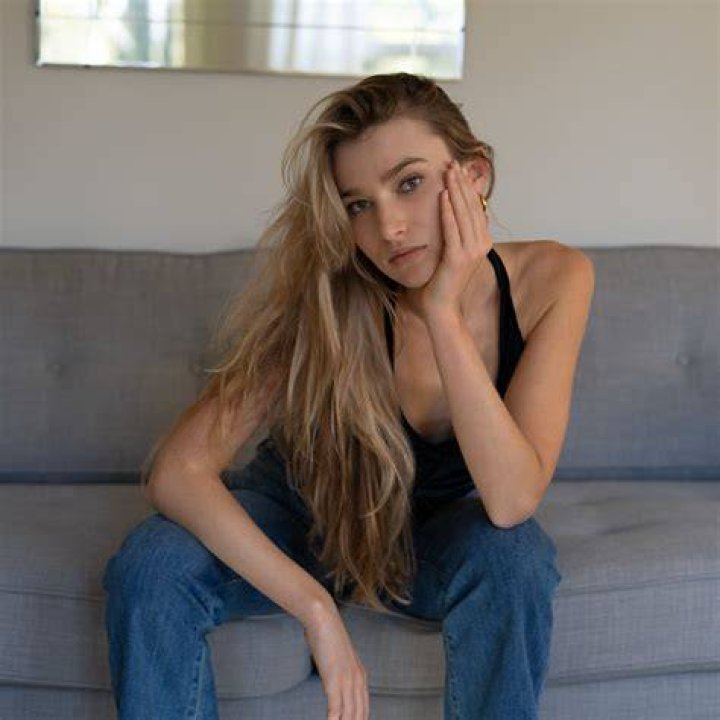 Ava August