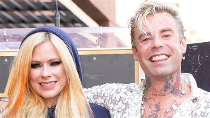 Avril Lavigne & Mod Sun: Photos – Hollywood Life
