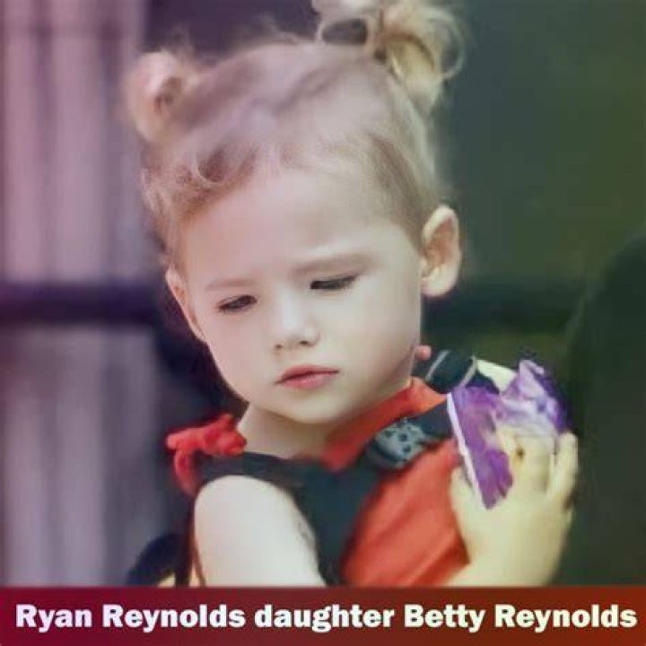 Baby Voice On ‘Gorgeous’ Is James Reynolds — See Proof – Hollywood Life