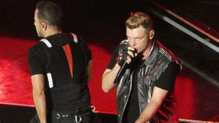Backstreet Boys Pay Tribute To Aaron Carter At London Concert: Watch – Hollywood Life