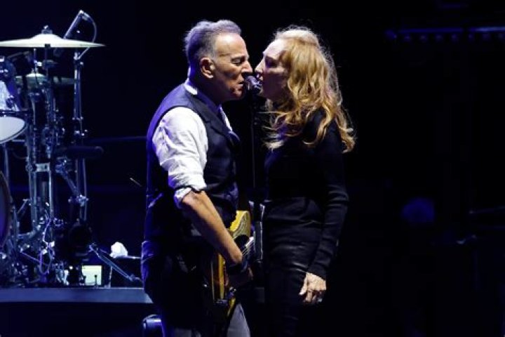 Barack & Michelle Obama Have Rare Night Out With Bruce Springsteen & Wife Patti Scialfa In Spain