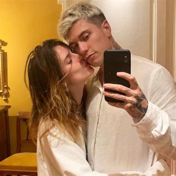 Bella Thorne & Benjamin Mascolo Split 1 Year After Getting Engaged – Hollywood Life