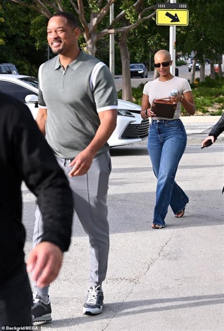 Bella Thorne Wears A Crop Top While Out With Mystery Man After Ending Engagement