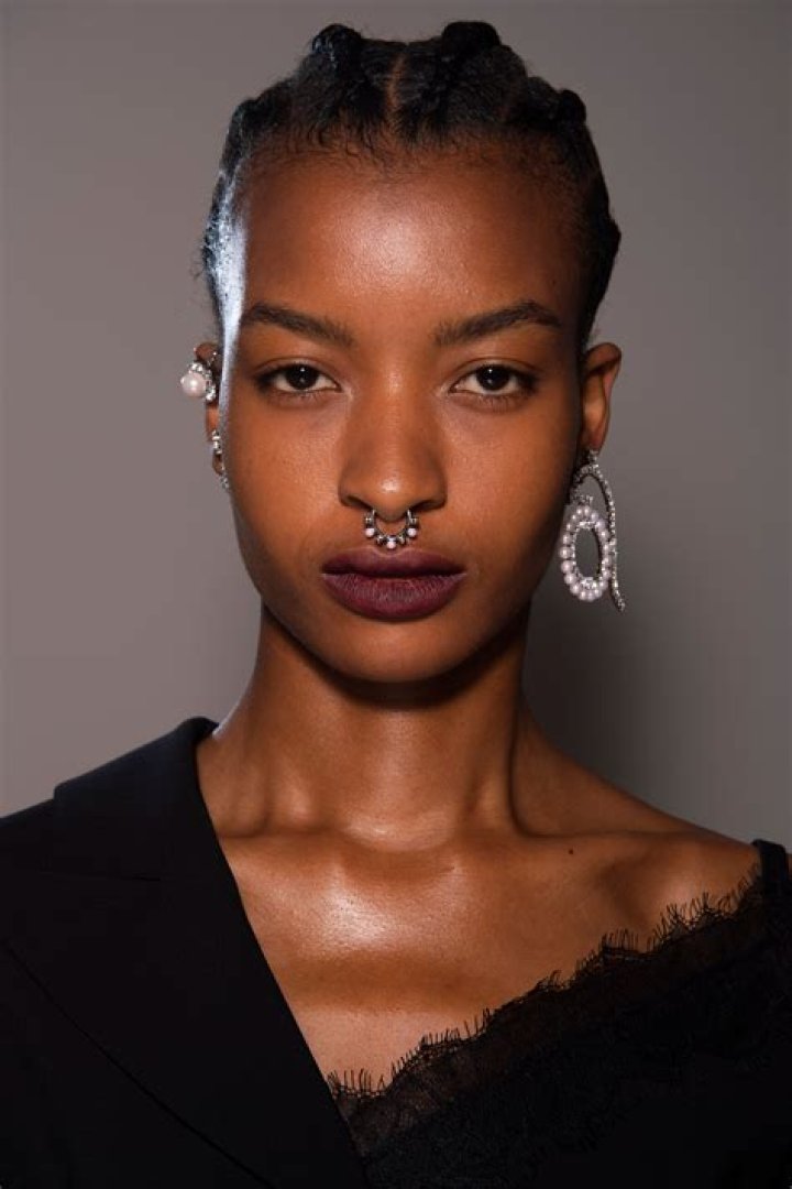 Bella Thorne&rsquo;s Septum Piercing