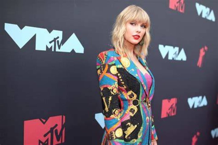 Best Dressed Stars Of 2019 – Pics