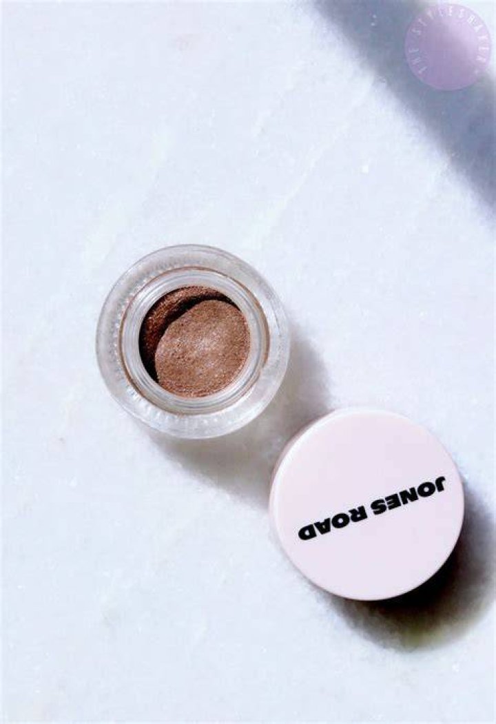 BEST EYESHADOW &ndash; Honest Beauty Eye Catcher Lid Tint, $18, honest.com