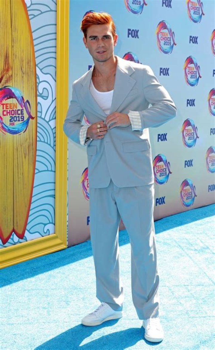 Best Teen Choice Awards Men’s Fashion 2019 — See Red Carpet Photos