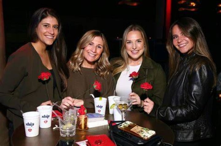 Betchelor Podcast Live Show & Bachelor Viewing Party — Pics – Hollywood Life