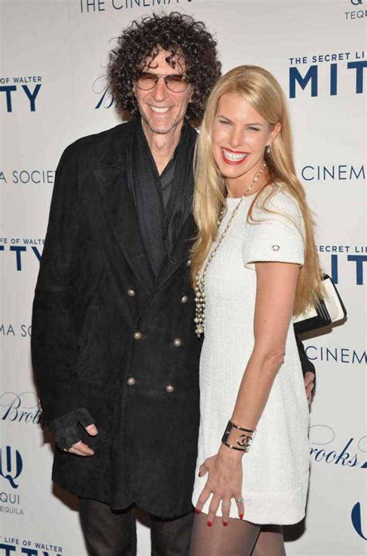 Beth Ostrosky Stern with Howard Stern and his daughters 'The Twilight Saga: New Moon' Film Screening Hosted by the Cinema Society, New York, America - 19 Nov 2009
