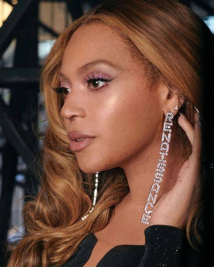 beyonce jewels grammys