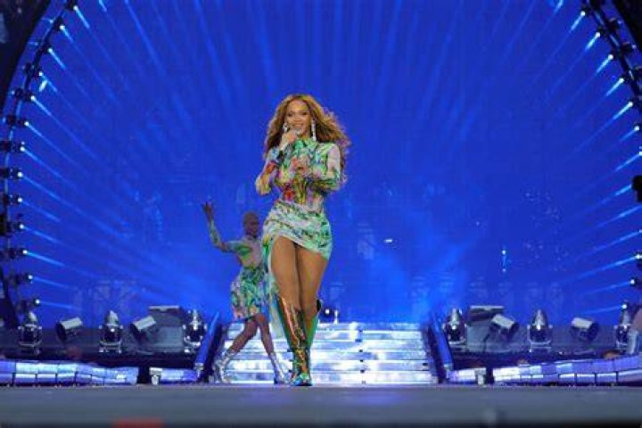 Beyonce Opens The Show