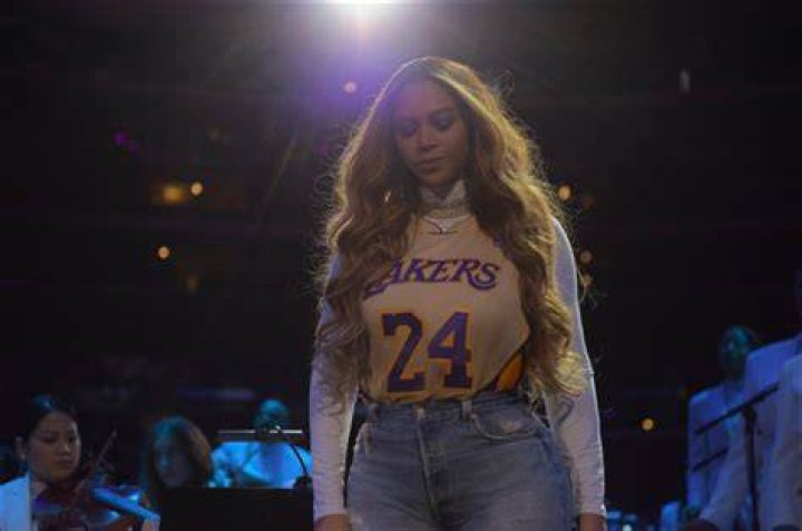 Beyonce Rocks Custom Lakers Jersey & Purple Makeup In BTS Pics From Kobe Memorial Rehearsal