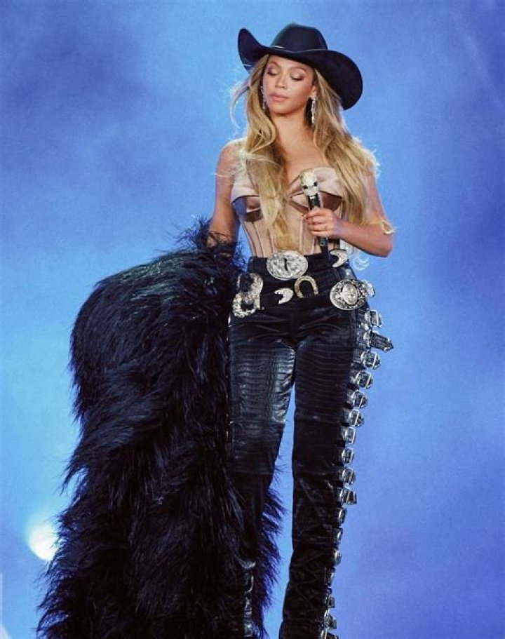 Beyonce wearing tight pants just three months after giving birth to twins