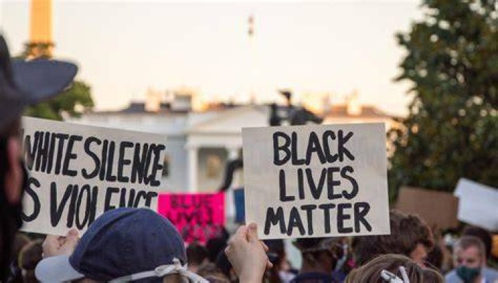 Black Lives Matter Resources: How You Can Help Support Protesters & The Cause