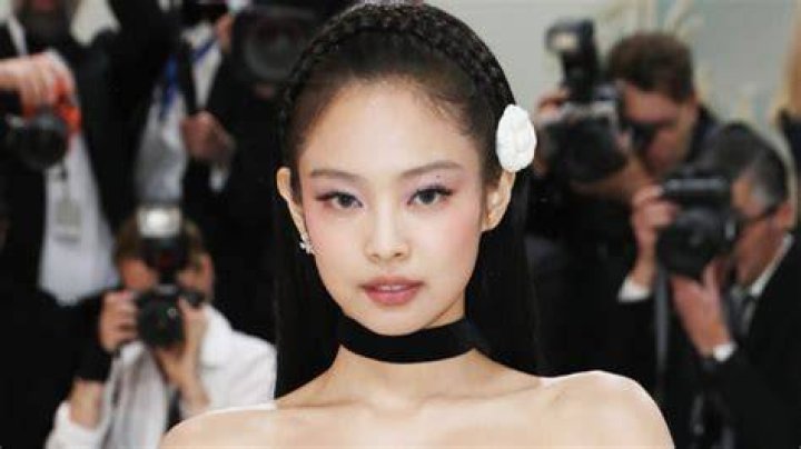 Blackpink’s Jennie Is Recovering After Mid-Concert Health Scare – Hollywood Life