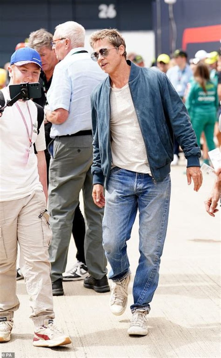 Brad Pitt Out With Friends
