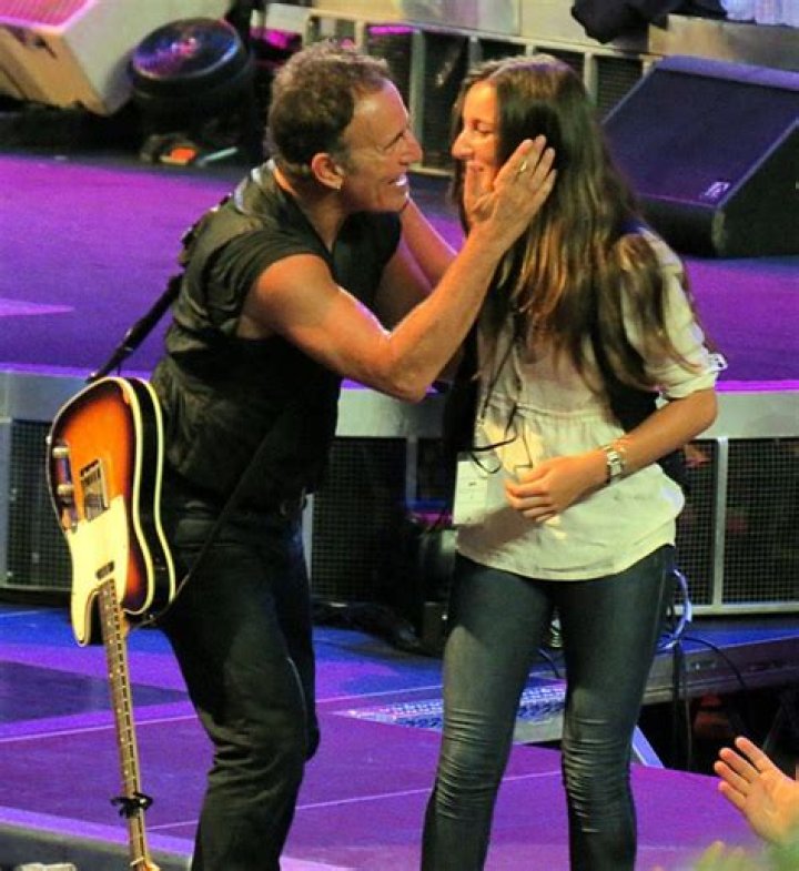 Bruce Springsteen Brings His Daughter On Stage In Paris