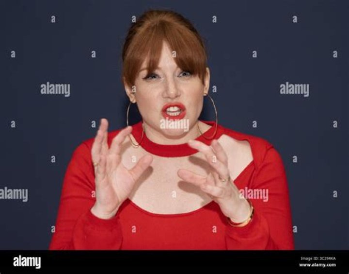 Bryce Dallas Howard Promotes the Mandalorian