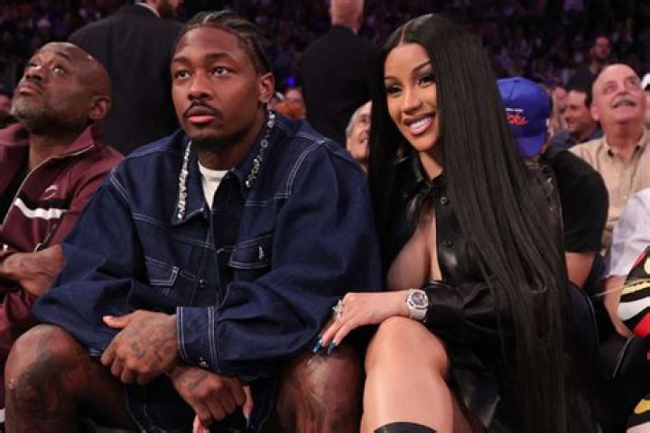 Cardi B Shows Off Bare Baby Bump While Rapping Along To ‘Wild Side’ – Hollywood Life