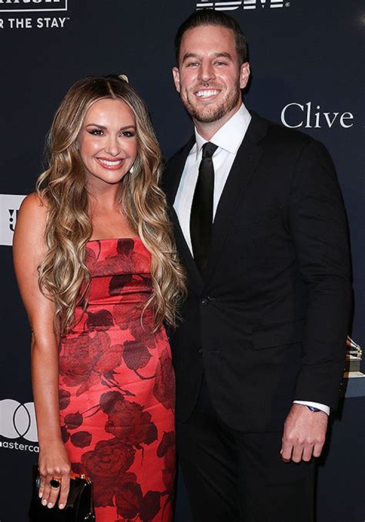Carly Pearce Splits With Riley King – Hollywood Life